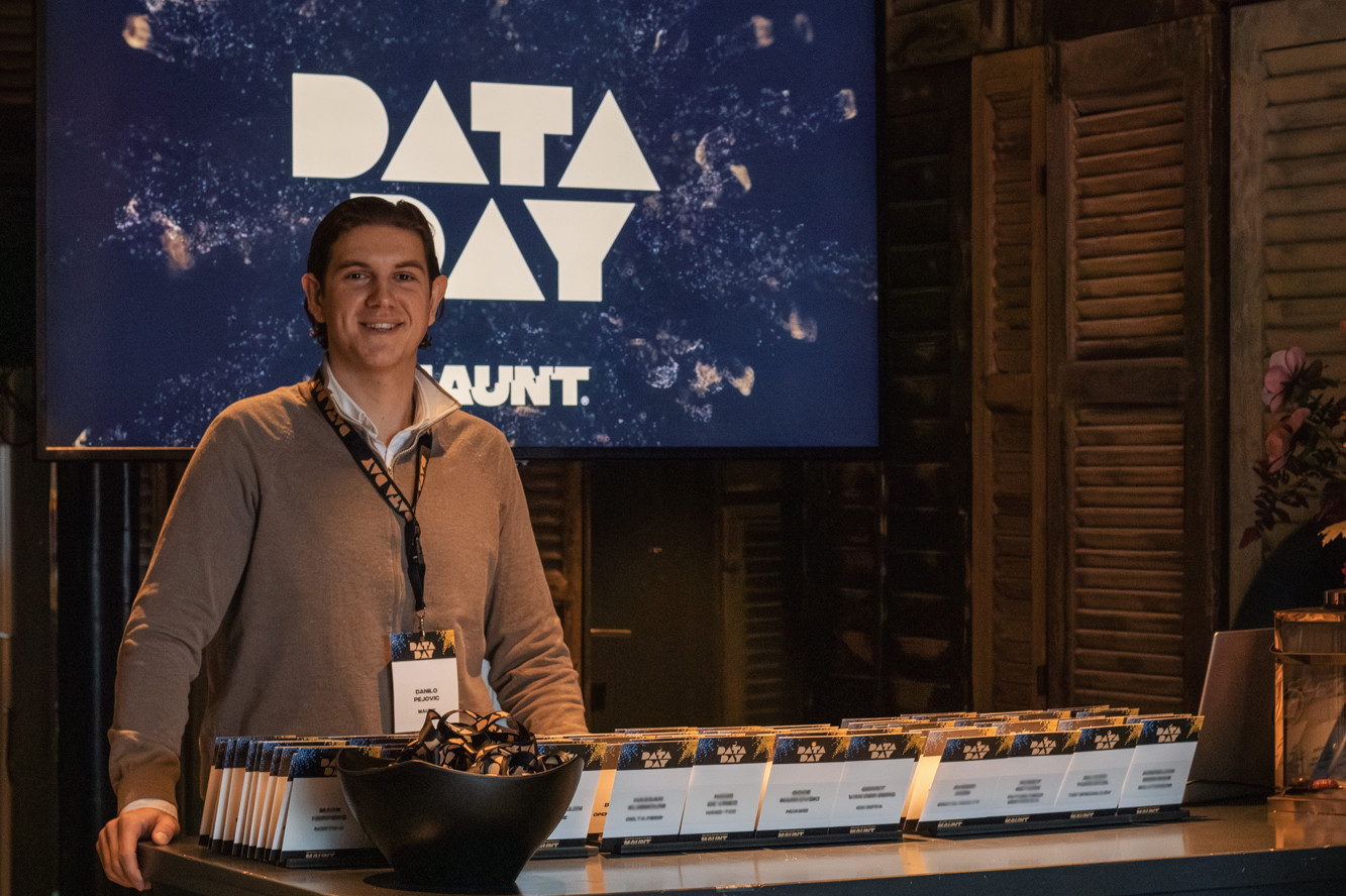 dataday7-3-blur.jpg
